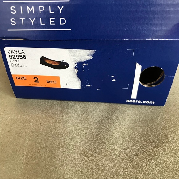 Simply Styled -NWOT Girls Size 2 Medium NavyShoes. - Picture 4 of 5